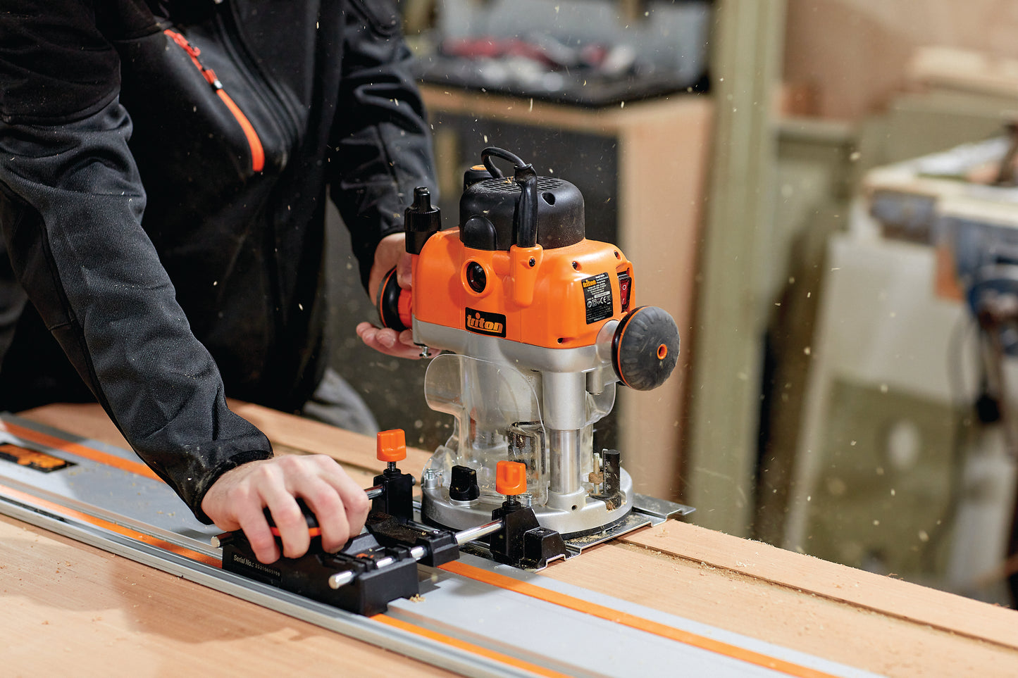 Triton 2400W Dual Mode Precision Plunge Router